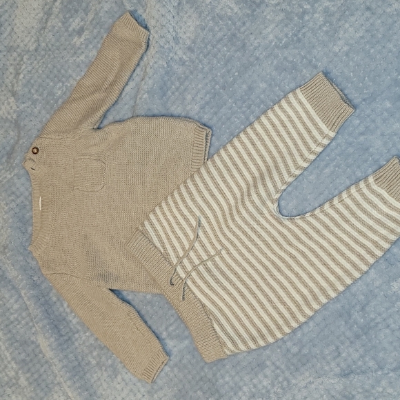 Carter's Other - Carters neutral 2 piece set